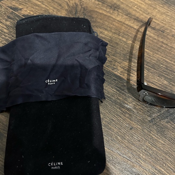 Polarized Sunglasses CL 41732 in tortoise. Lenses with a solid tint of green. - Picture 5 of 8